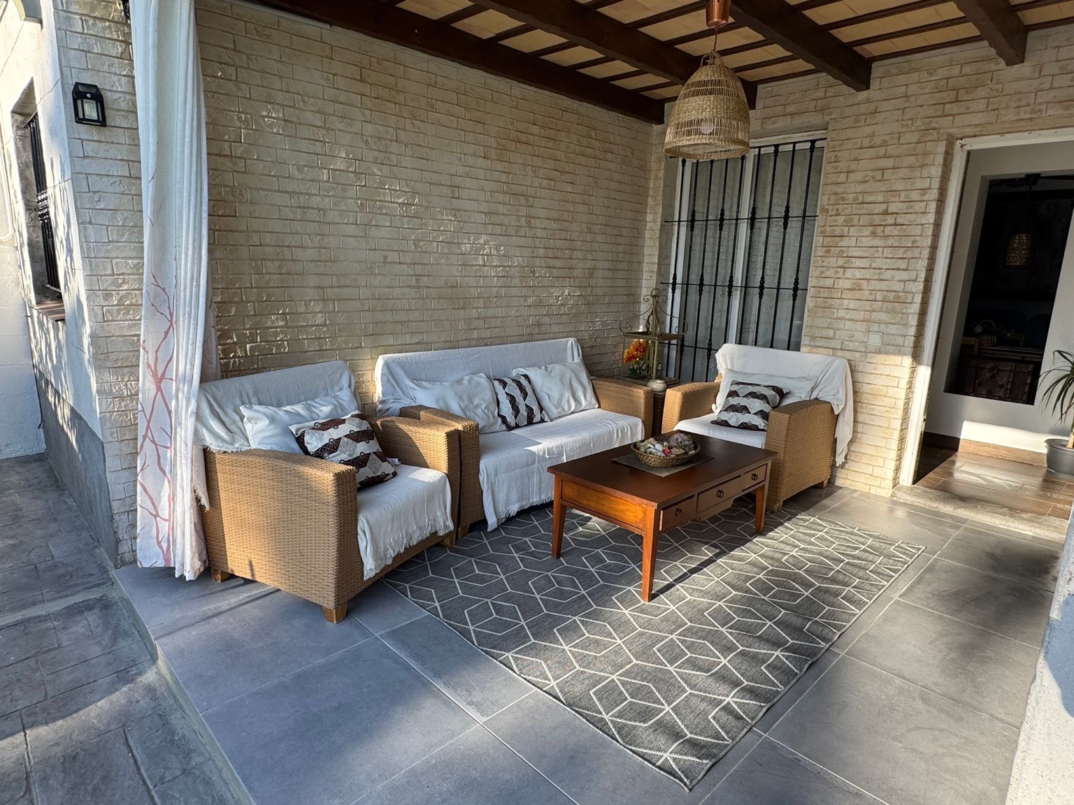 Patio cubierto Villa Delmu